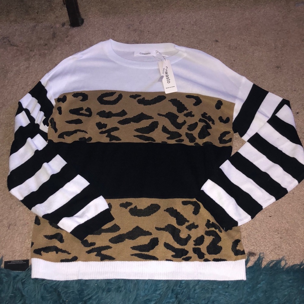 Cowasto Size XL 50% Viscose 28% Nylon 22% Polyester Animal print